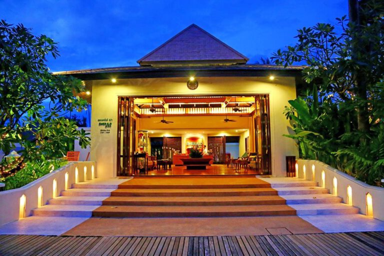 Escape deal Staycation พบโปรสุดร้อน Package 3 วัน 2 คืน ! 