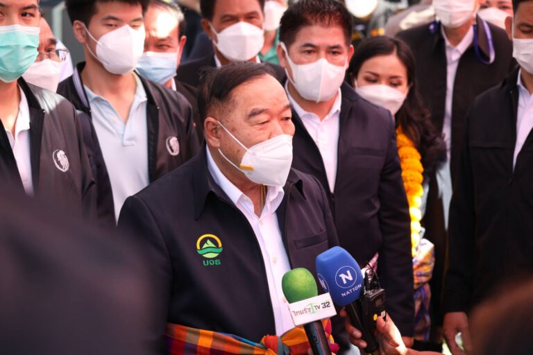 ‘พลเอก ประวิตร’ นำคณะ พปชร. ‘ธรรมนัส-นฤมล’ ลงพื้นที่โคราช พร้อมเปิดหมู่บ้าน “พิมายอุดมสุข” ตามหลักปรัชญาเศรษฐกิจพอเพียง และมอบ สปก. 4-01 แก่ตัวแทนวิสาหกิจชุมชนไร่นาสวนผสมเกษตรกรช่องโคพัฒนา อ.พิมาย ย้ำเร่งแก้ปัญหาช่วยเหลือเกษตรกรและผู้ยากจน ให้มีที่ดินทำกินและที่อยู่อาศัยครอบคลุมทั่วประเทศโดยเร็ว