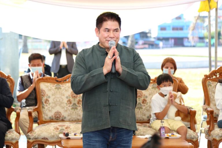 ‘ธรรมนัส’ อวยพรปีใหม่พี่น้องชาวเหนือ ชาวพะเยา และประชาชนทั้งประเทศ ให้มีความสุขความเจริญใน ‘ปีเสือ 2565 ’สิ่งเลวร้ายที่พบเจอขอให้ผ่านพ้น ไปกับปี 2564