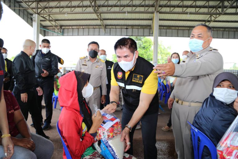 ‘ธรรมนัส’ ห่วงน้ำท่วมใต้ รุดเยี่ยมเยือนให้กำลังใจและมอบถุงยังชีพ บรรเทาความเดือดร้อนประชาชนผู้ประสบภัย จ.นราธิวาส