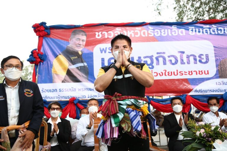 “ธรรมนัส”นำทีมพรรคเศรษฐกิจไทย บุกแดนอีสาน ด้าน“จุรีพร สินธุไพร” นำคณะว่าที่ผู้สมัคร ส.ส.จังหวัดร้อยเอ็ด และจังหวัดในภาคอีสานแห่ต้อนรับชื่นมื่น