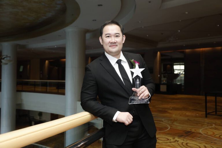 ปริญญ์ CEO นำทัพแบรนด์ร็อคกิงคิดส์ พิสูจน์ความสำเร็จเจ้าแรกในประเทศไทย กลยุทธ์ Mommy Helper – ผู้ช่วยตัวจริงในการเลี้ยงลูก ซัคเซส สุดปัง !! คว้ารางวัล BEST CAR SEAT สินค้าคุณภาพ +บุคคลคุณภาพแห่งปี 2022 ตอบโจทย์พ่อแม่ยุคใหม่ เฟ้นโปรดักส์คุณภาพ/ความปลอดภัยสูงป้อนตลาดแม่และเด็กยาวนานกว่า 8 ปี