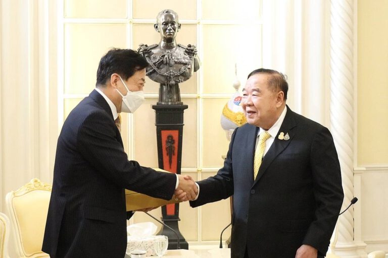 “พลเอก ประวิตร” ต้อนรับทูตฯ จีน ยืนยันความร่วมมือทุกมิติ พร้อมเชิญชวนคนจีนร่วมลงทุน-ท่องเที่ยว ส่งเสริมเศรษฐกิจประเทศไทย