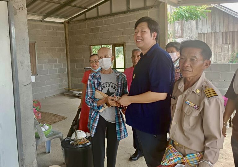 สส.ออม’ อนุรัตน์ ตันบรรจง รุดเยี่ยมให้กำลังใจชาวบ้านที่ป่วยสู้โรคร้าย พร้อมเร่งสร้างต่อเติมบ้านพักอาศัยให้เสร็จสิ้นโดยเร็ว