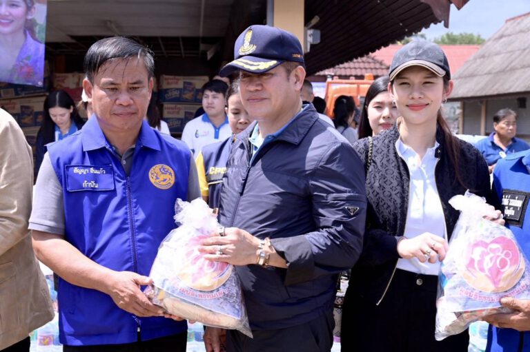 “ ธรรมนัส ” รวมพลัง กลุ่ม สส.ภาคเหนือ ลุยเยี่ยมให้กำลังใจ มอบถุงยังชีพชาวอำเภอแม่สาย จ.เชียงราย อำเภอแม่อาย จ.เชียงใหม่