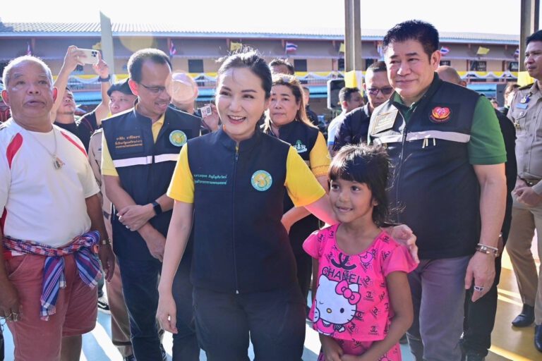 “รมว.นฤมล” นำทีมกระทรวงเกษตรฯ ลุย นครศรีธรรมราช มอบถุงยังชีพ บรรเทาความเดือดร้อนให้ปชช. พร้อมสั่งเร่งสำรวจความเสียหาย เยียวยาเกษตรกรด่วน